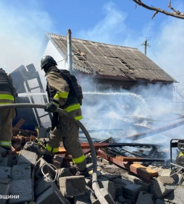 Внаслідок нічної атаки на Дніпропетровщину поранені люди, зруйновані будинки та інфраструктура