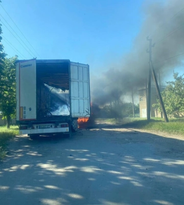 У Бериславі на Херсонщині РФ дронами знищила вантажівку з питною водою для мешканців
