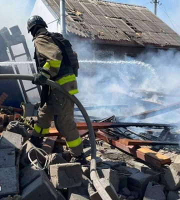 Внаслідок нічної атаки на Дніпропетровщину поранені люди, зруйновані будинки та інфраструктура