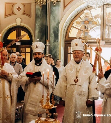 Передвеликодня субота: Як проходила Літургія в Архікатедральному соборі Івано-Франківська (фоторепортаж)