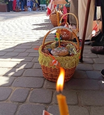 У храмах Рівного продовжують освячувати великодні кошики