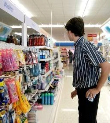 Двоє жителів Врадіївщини впродовж двох днів тричі обікрали мультимаркет “Аврора” у Первомайську