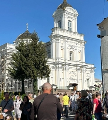 У храмах Рівного продовжують освячувати великодні кошики