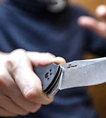 На Івано-Франківщині під час вуличної бійки 18-річний хлопець ударив ножем підлітка