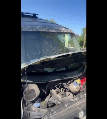 На Володимирській – аварія: авто в&#039;їхало в дерево