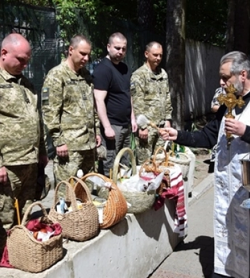 Як на Волині прикордонники освячували великодні кошики 