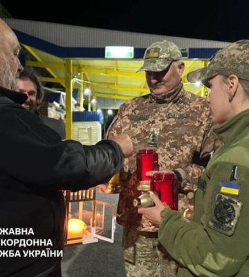 Благодатний вогонь прибув до України 