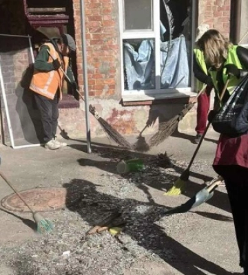 У Харкові комунальники усувають наслідки після атаки ворожих дронів