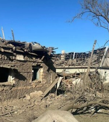 За добу ворог 19 разів обстріляв населені пункти Донеччини, зранку 5 травня вкотре вдарив по Покровському району. Є загиблі та поранені. ФОТОрепортаж
