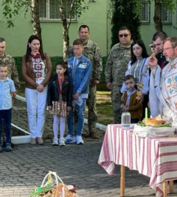 На Закарпатті прикордонники освятили Великодні кошики