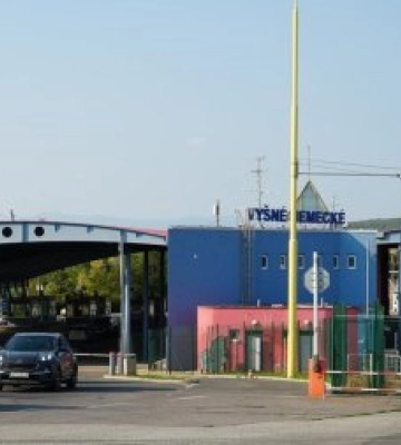 На пункті пропуску «Вишнє Нємецьке» словацька сторона припинила приймати до митного оформлення вантажівки