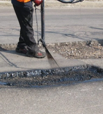 Біля Луцька витратять майже п’ять мільйонів на поточний ремонт доріг