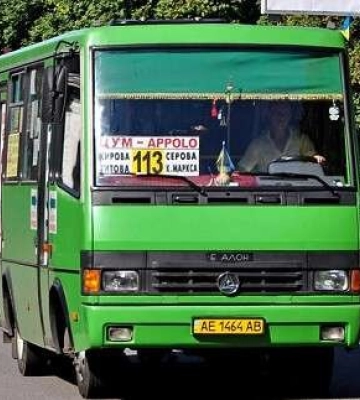 Зміни в роботі тролейбусів, трамваїв та автобусів: як курсує громадський транспорт Дніпра сьогодні
