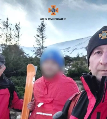 Стало погано : рятувальники надали допомогу туристу в горах