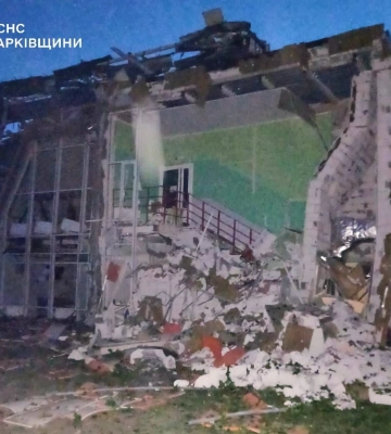 Вночі росіяни вдарили по Золочеву, є постраждала та руйнування 