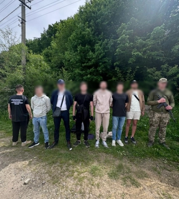 На Закарпатті прикордонники затримали шістьох «мандрівників», які заплатили за незаконний «турпохід» понад 48 тисяч доларів