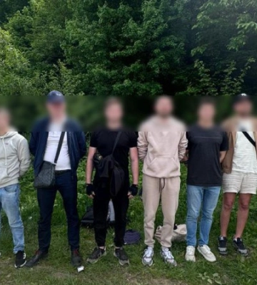 На Закарпатті затримали групу "мандрівників", які заплатили за "турпохід" $48 000