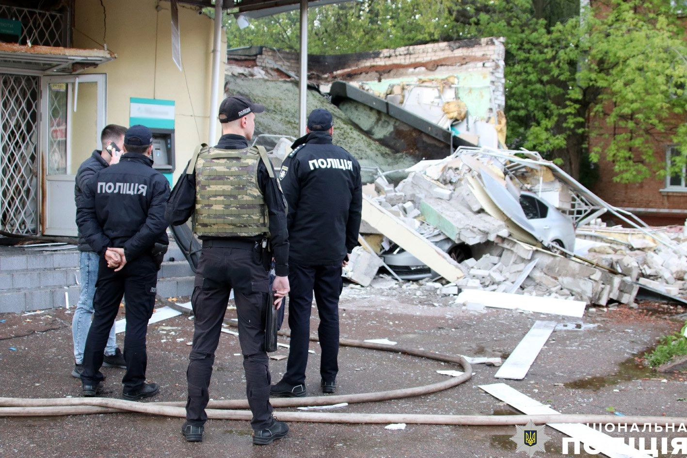 В помещении банка на улице Мазепы в Чернигове произошел взрыв: вспыхнул  пожар - Региональные новости