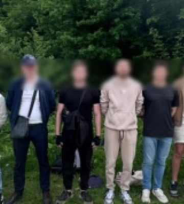 Понад 48 тисяч доларів за «турпохід» у гори: на Закарпатті прикордонники затримали шістьох «мандрівників»