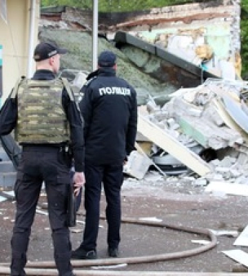 В центре Чернигова взорвали банк, вспыхнул пожар. Фото