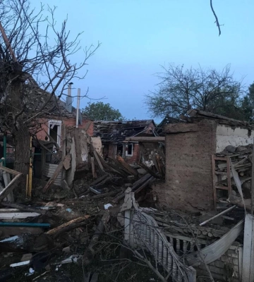 Окупанти завдали чотирьох авіаударів по селищу Золочів на Харківщині: троє постраждалих