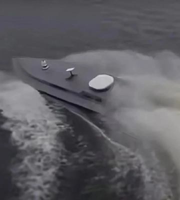 Морський дрон ГУР знищив швидкісний катер росіян у Криму (відео)