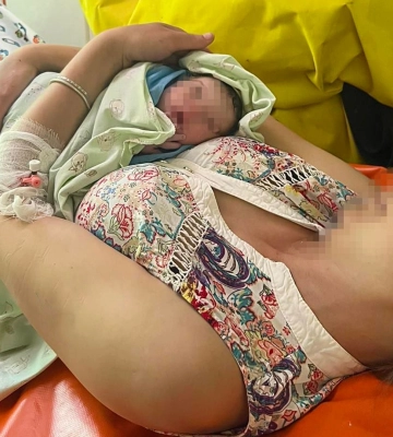 На Рахівщині жінка народила третю дитину у «швидкій»