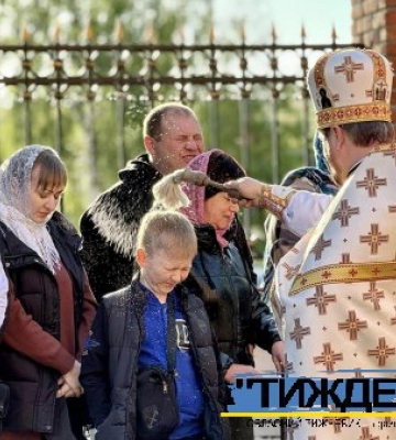 Великодні богослужіння у Тростянці обʼєднали людей у молитві за воїнів, які захищають Україну