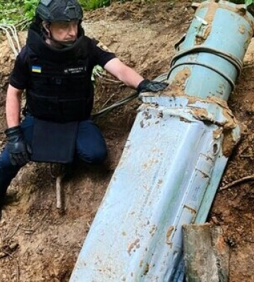 Бойову частину ракети Х-69 виявили в Києві, - ДСНС. ФОТОрепортаж