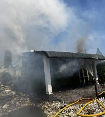 Альтанка згоріла замість шашлику: рятувальники ліквідували пожежу у Підвиноградові