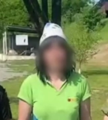 «Фешн-лук», макіяж та перука. На Закарпатті чоловік переодягнувся у свою сестру, щоб втекти до Румунії