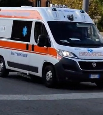 В Италии из-за падения с троллея насмерть разбилась туристка