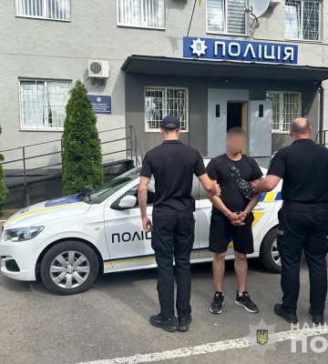На Ужгородщині затримали зловмисника, який йшов містом з гранатою в руках