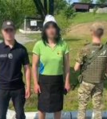 Чоловік у жіночому вбранні на Закарпатті намагався незаконно перетнути кордон