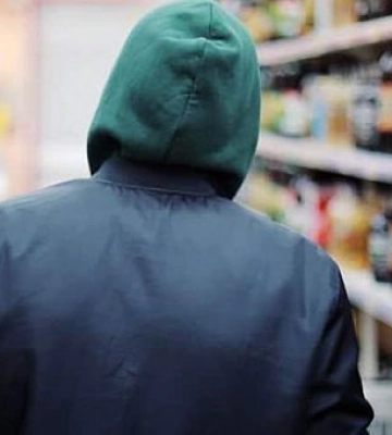 Поліцейські затримали криворіжця, який пограбував продуктовий магазин та втік