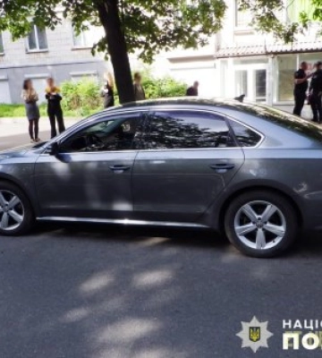 Погрожував ножем та пошкодив автомобіль: у Житомирі поліцейські затримали причетного до хуліганства