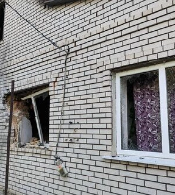 Вночі окупанти 4 рази атакували Нікопольщину, пошкоджено будівлі та автівки. ФОТО