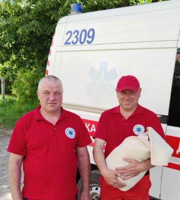 Народила у “швидкій”: на Харківщині медики прийняли пологи в дорозі