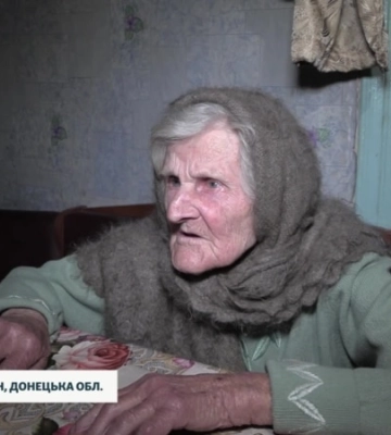 «Одна я іду і стрілянина»: історія 98-річної Лідії Степанівни, яка самотужки вийшла з Очеретиного (відео)