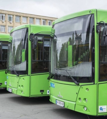 У поминальну неділю в Миколаєві запустять автобуси до кладовищ