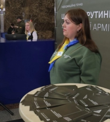 У Києві на Центральному залізничному вокзалі відкрився пункт рекрутингу до армії