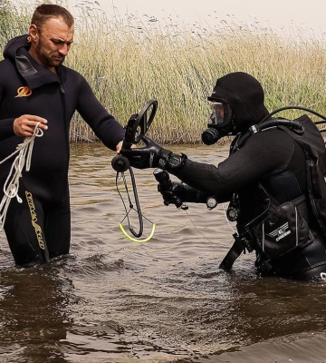 В ДСНС показали, як миколаївські рятувальники займаються підводним розмінуванням
