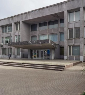 Як у місті Дніпро працюють танцювальні колективи під час війни