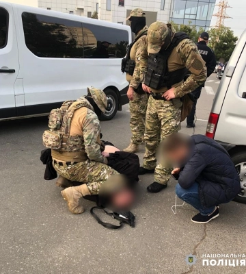 Вимагав 5 тисяч доларів: в Одесі затримали чоловіка, який &quot;вибивав&quot; зі знайомого неіснуючий борг