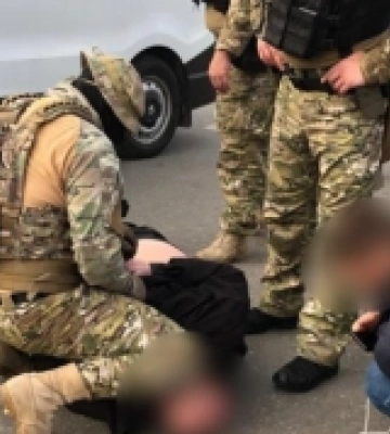 В Одесі затримали чоловіка, який вимагав зі свого знайомого 5000 доларів неіснуючого боргу