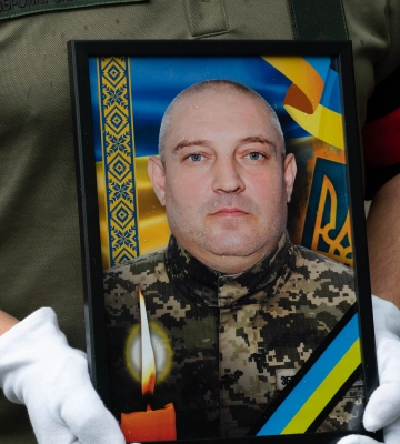 Виїхав з Лисичанська та вступив до лав ЗСУ: в Ужгороді попрощалися із полеглим захисником Юрієм Семиряжком