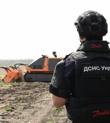 Сапери випробовують машину механізованого розмінування PT-300 D:MINE на Харківщині. ФОТОрепортаж