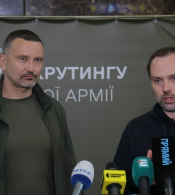 Інформаційний пункт рекрутингу до ЗСУ відкрився на Центральному вокзалі Києва (ФОТО)