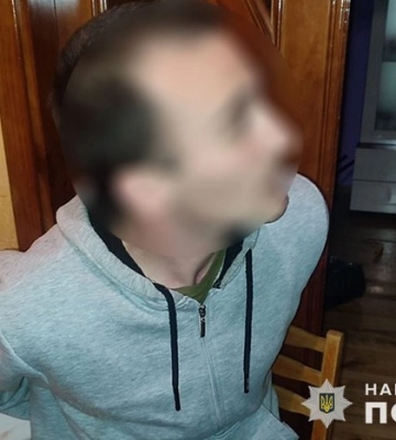 На Тернопільщині затримали підозрюваного у нанесенні ножового поранення матері