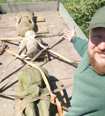 До Дніпра евакуюють трьох кам’яних баб із Донеччини